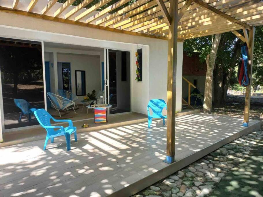 Linda En Isla Tierra Bomba Frente A *